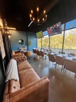 Clubhouse Edwardsville private dining room with leather banquette seating